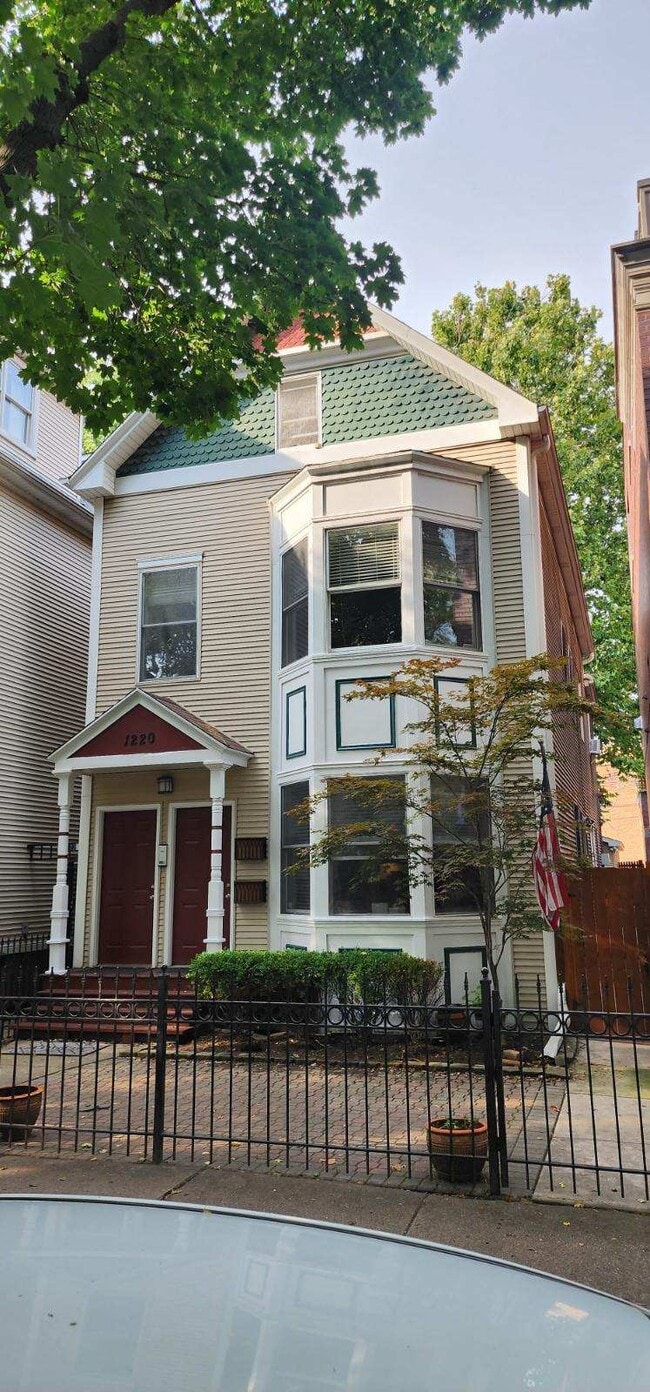 Building Photo - 1220 W Fletcher St