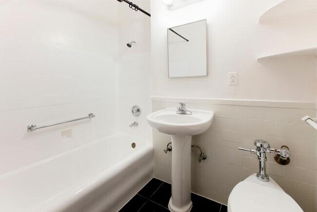 Building Photo - bedroom in San Francisco CA 94108