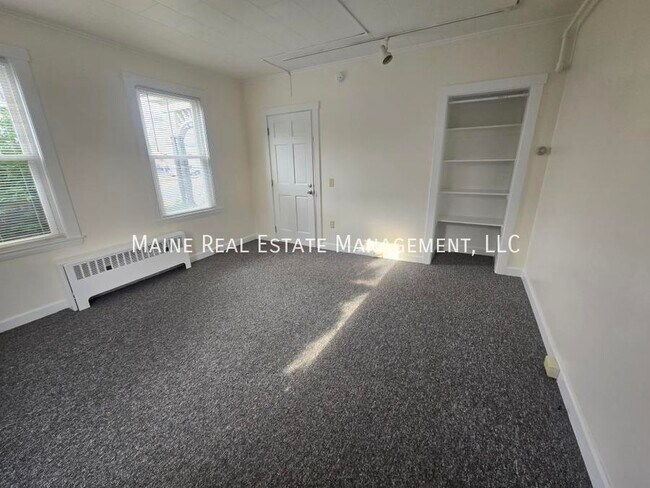 Foto del edificio - 185 N Main St