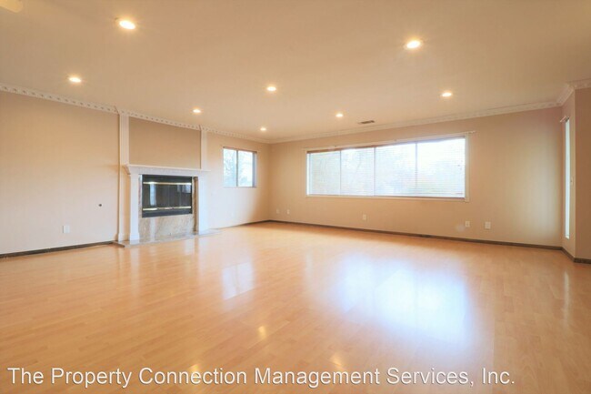Building Photo - 4 br, 3.5 bath House - 18480 Tarpon Lane