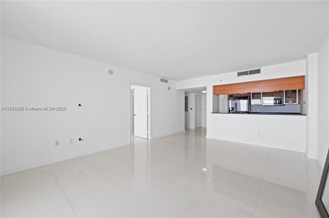 Building Photo - 1800 N Bayshore Dr