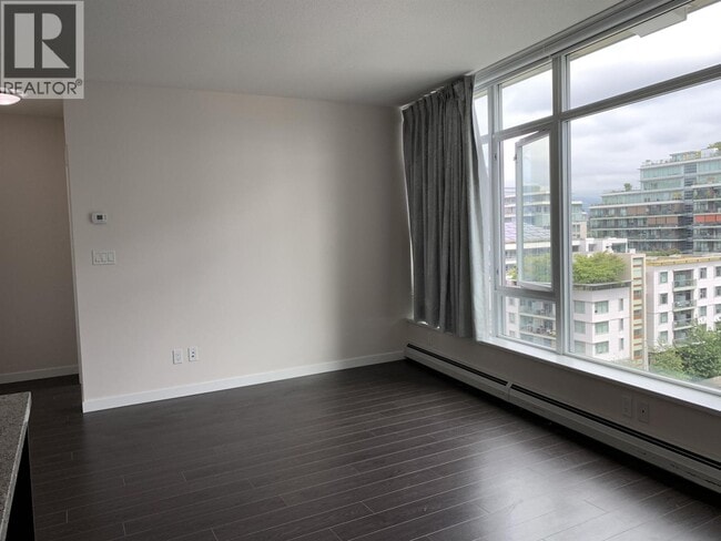 Photo du bâtiment - 108 W 1st Ave