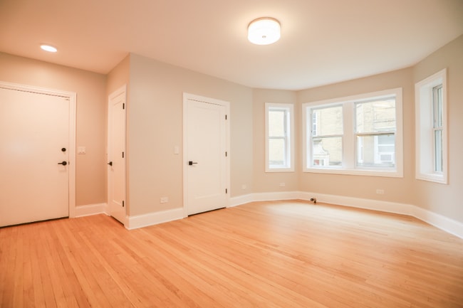 Photo - 6430 N Richmond St Apartment