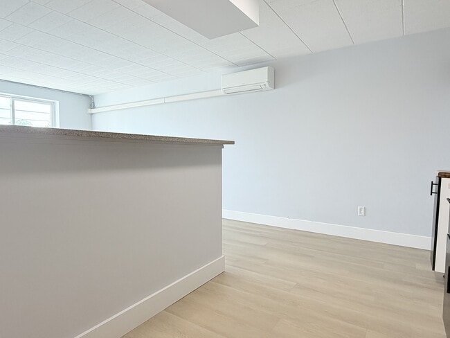 Building Photo - 471 Tecumseh Rd W