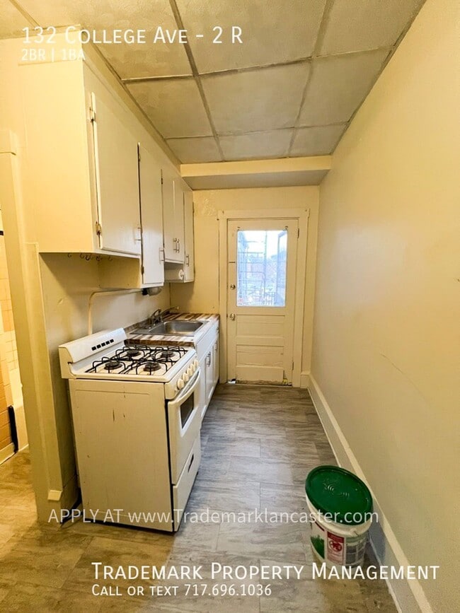 Building Photo - 132 College Ave