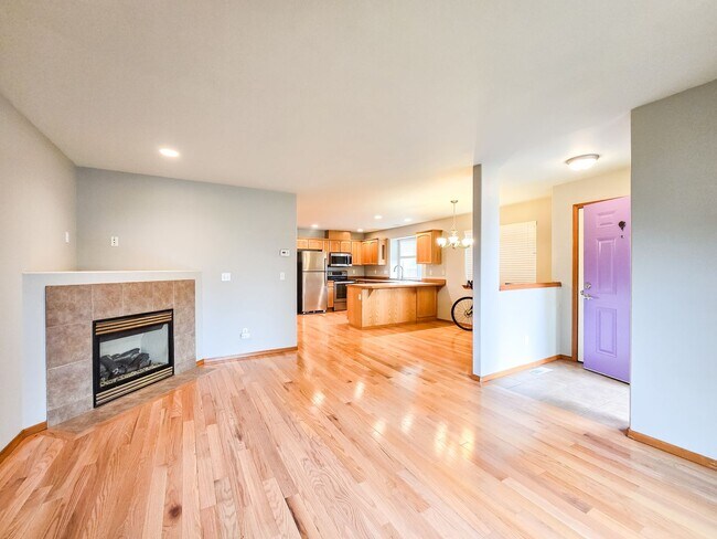 Building Photo - Downtown Arlington 3 Bedroom