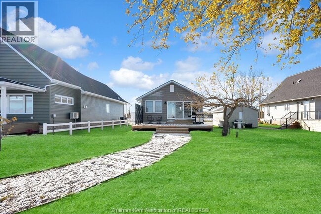 Photo du bâtiment - 15970 Couture Beach Rd