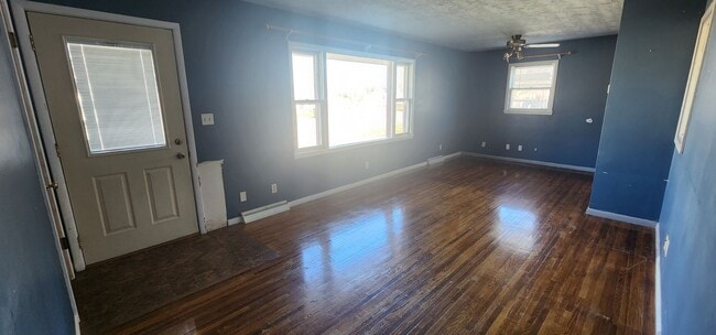 Building Photo - 3/4 bed 2 bath home