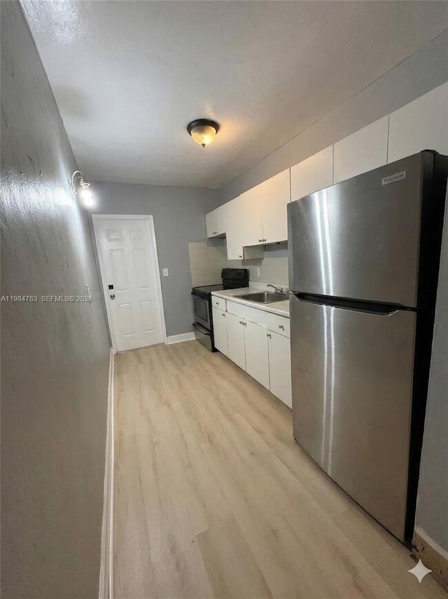 Building Photo - 730 NW 4th Ave