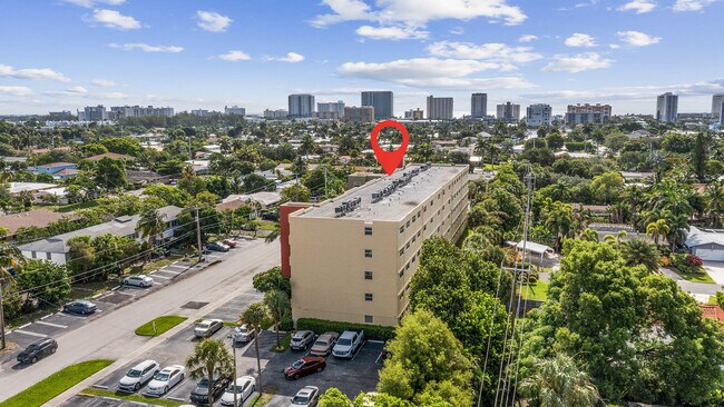 Foto del edificio - 2400 NE 10th St