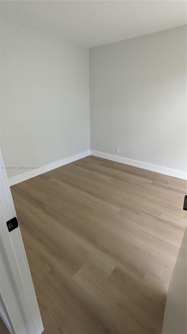 Foto del edificio - 501 Three Islands Boulevard