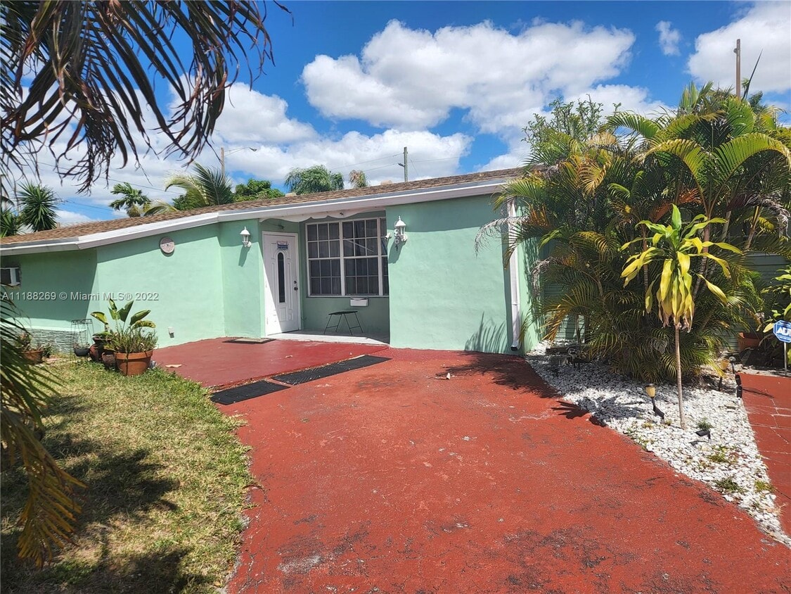 6961 SW 1st Ct, Pembroke Pines, FL 33023 House for Rent in Pembroke