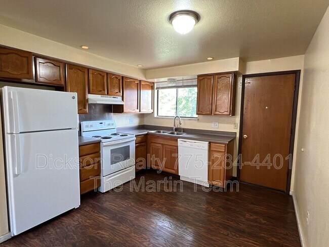 Building Photo - 1140 H St