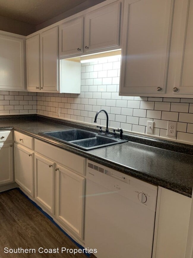Building Photo - 5 br, 2 bath House - 1040 Live Oak Drive