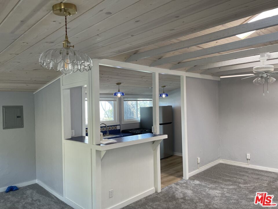 Foto del edificio - 3949 Las Flores Canyon Rd