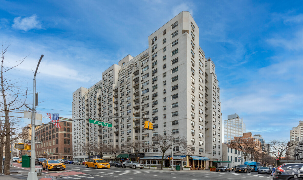 Foto principal - 301 E 66th Street