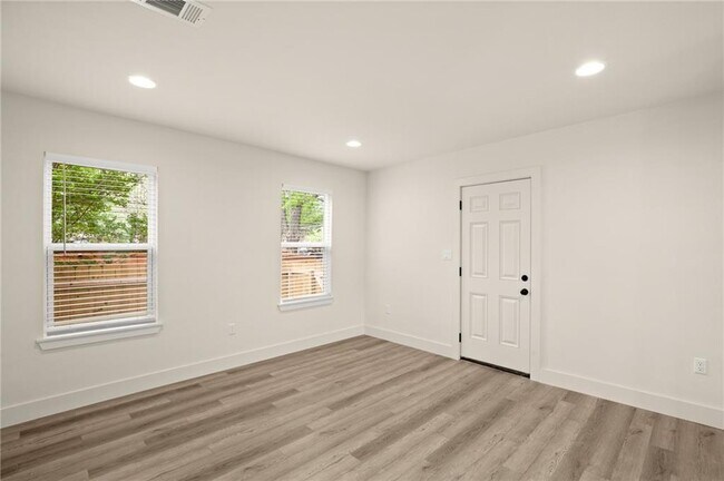 Foto del edificio - 5405 Joe Sayers Ave