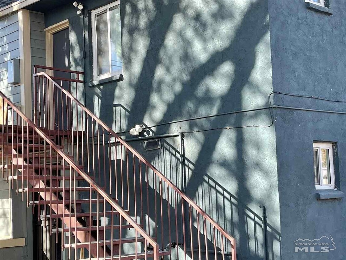 Foto principal - 528 E 7th St