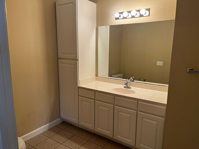Foto del edificio - 2813 Bloomfield Ln