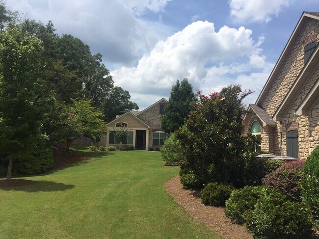 Building Photo - 311 Gladstone Dr