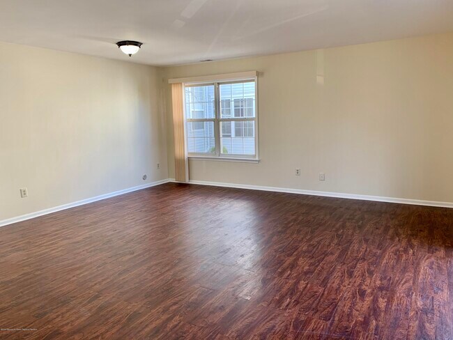 Building Photo - 757 Banyan Ct