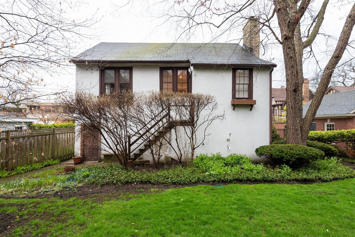 Foto principal - 618 1/2 Sheridan Rd