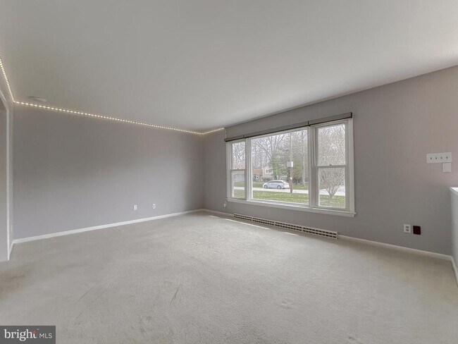 Building Photo - 23085 Esperanza Dr