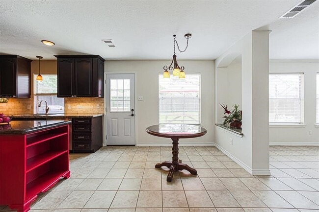Building Photo - 17106 Summer Hollow Dr