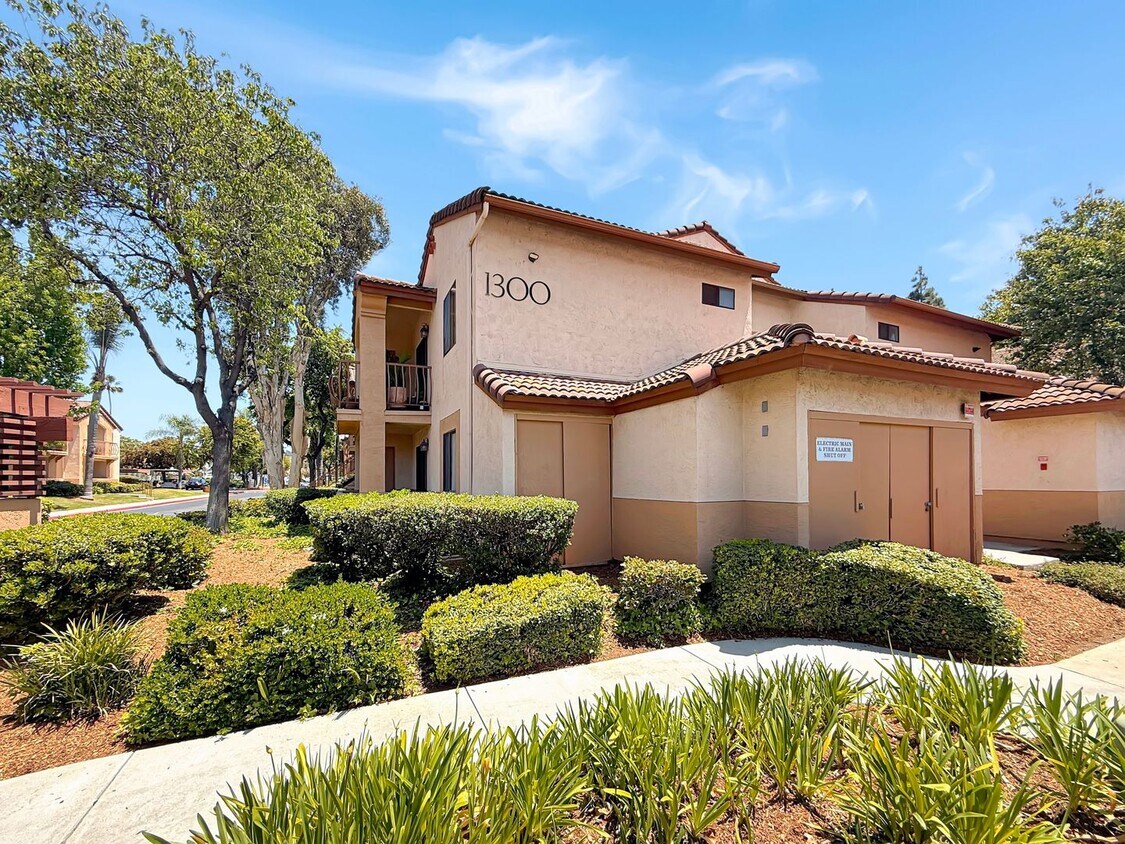 Foto principal - Spacious 3BR/2BA Condo in Rancho San Diego...