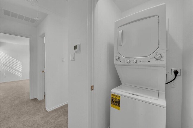 Foto del edificio - 309 Marty Allen Lp