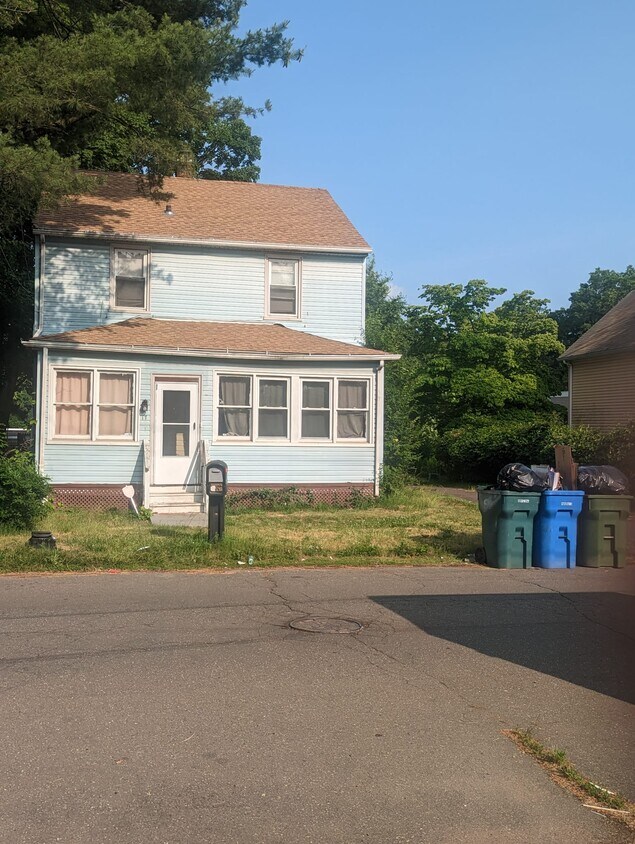 17 Manila Ave, Hamden, CT 06514 House Rental in Hamden, CT