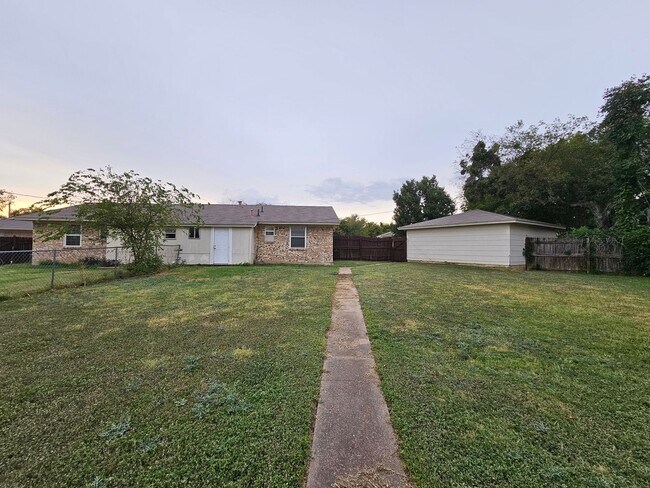 Foto del edificio - Spacious 2BR Duplex in Fort Worth