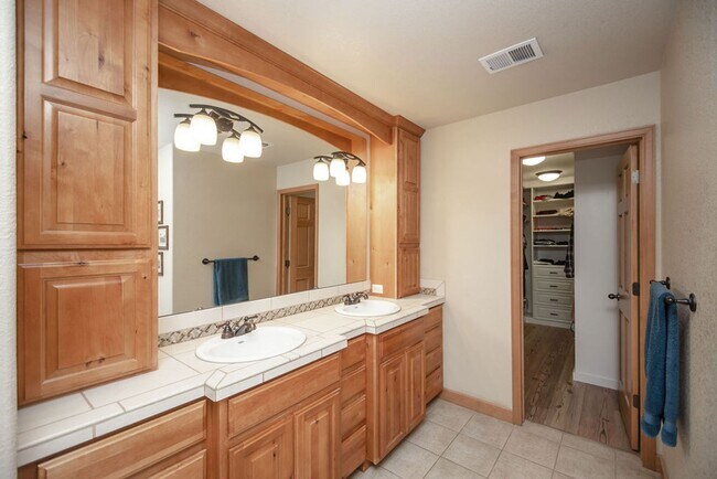 Foto del edificio - 4 Bedroom Home in Fossil Lake Ranch