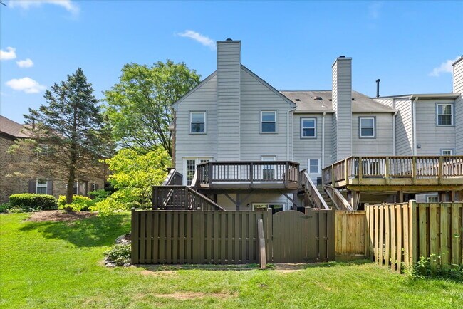 Foto del edificio - Stunning End-Unit Townhouse with Golf Cour...