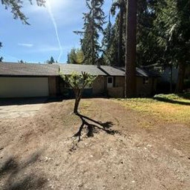 Foto del edificio - Beautiful home in highly desirable Bellevue neighborhood.