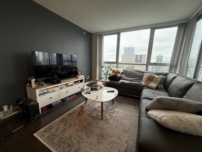 Building Photo - 1507-1408 Strathmore Mews