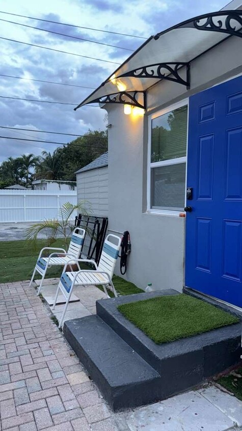 Primary Photo - 1906 Rodman St