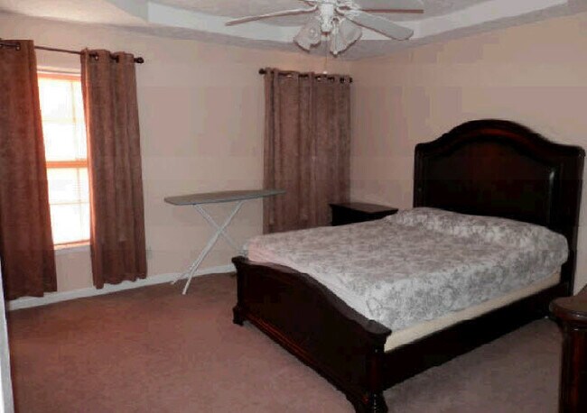 Foto del edificio - 3421 Harbor Hill Pl