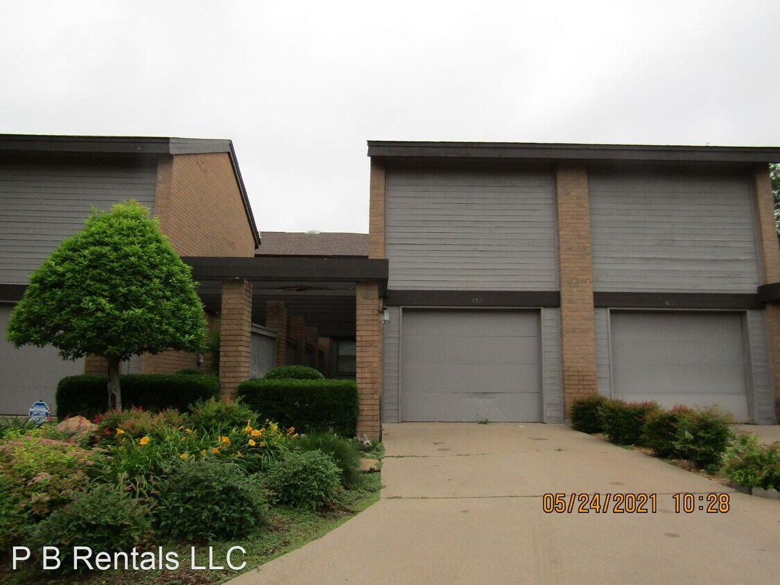Primary Photo - 3 br, 2.5 bath House - 457 NW Chimney Cree...