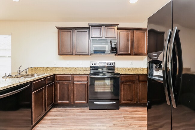 Building Photo - 16417 Waterbury Ln