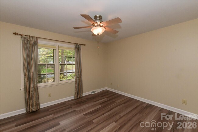 Foto del edificio - 2630 Fernbank Dr