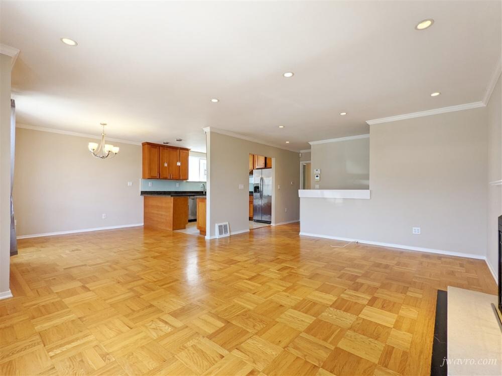 Primary Photo - 60 Huntington Dr