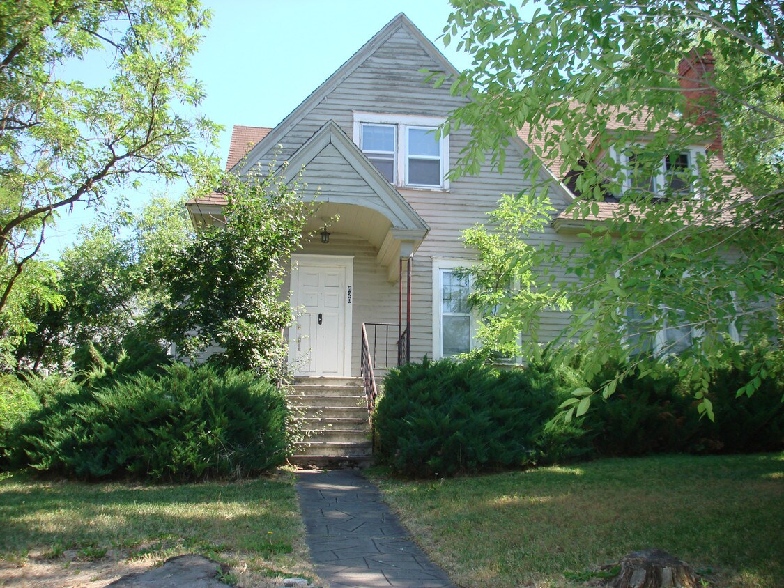 Building Photo - 600 NE Oak St