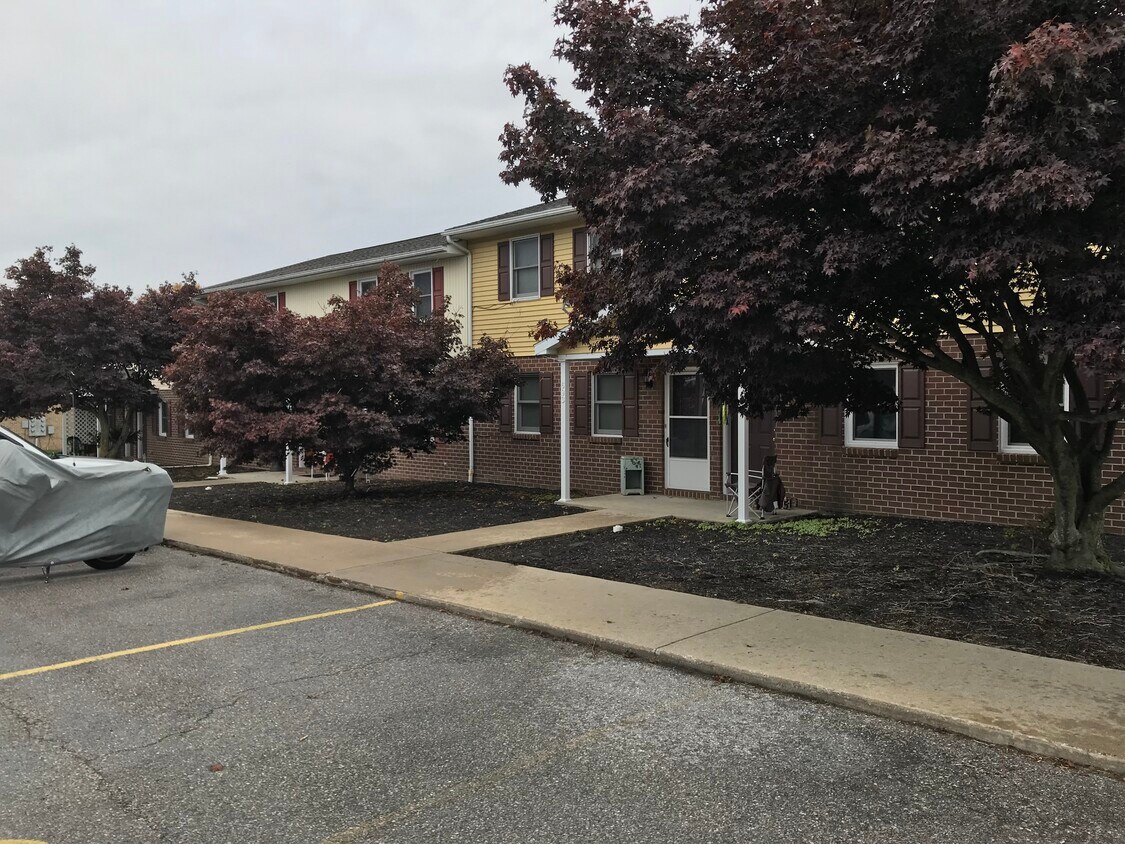 701 Center Dr, Chambersburg, PA 17202 Townhome Rentals in