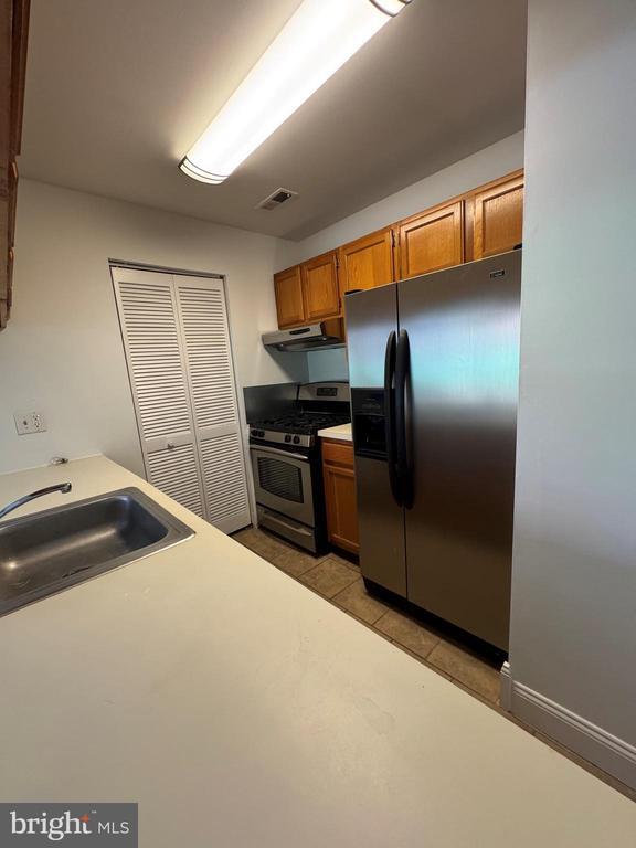 Foto del edificio - 1303 Hickory Cir