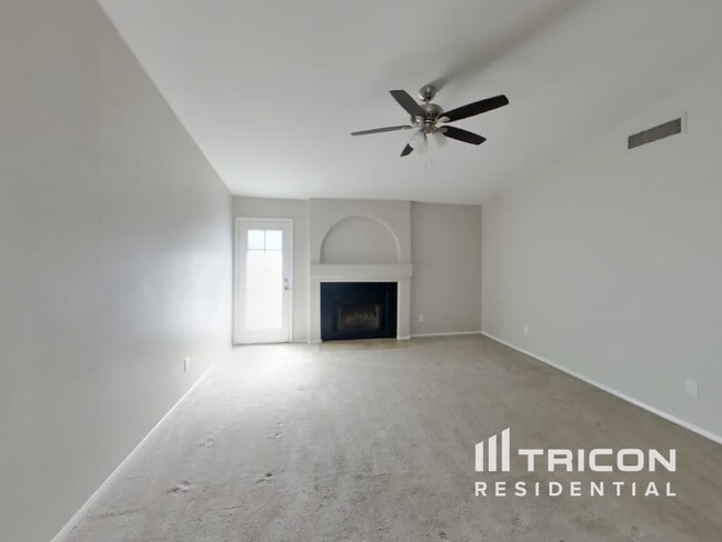 Building Photo - 4432 N 86th Dr