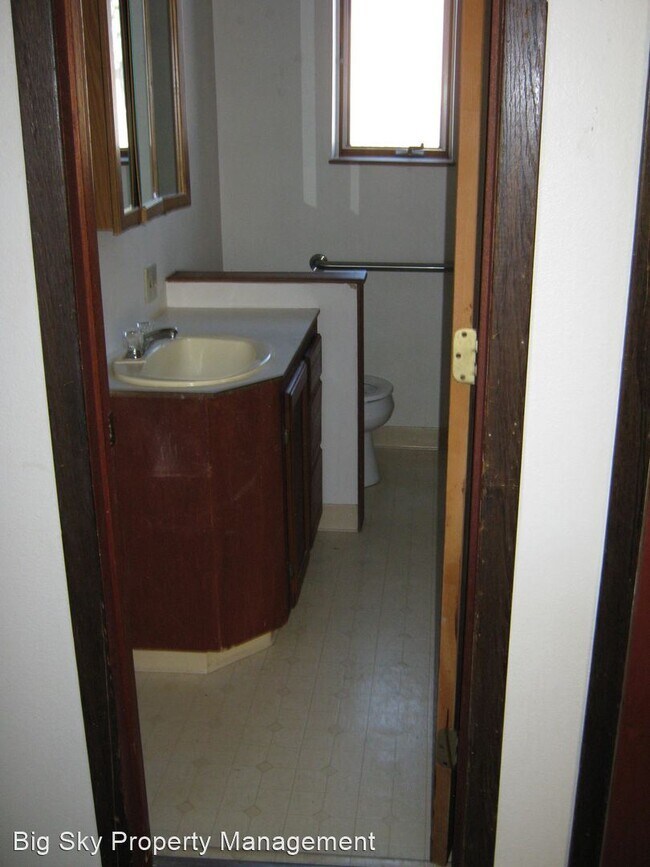 Building Photo - 2 br, 1 bath House - 205 N Pine 250-5233