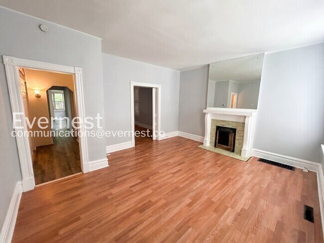 Building Photo - 1 Bed, 1 Bath Condo with Modern Amenities / Available Now!