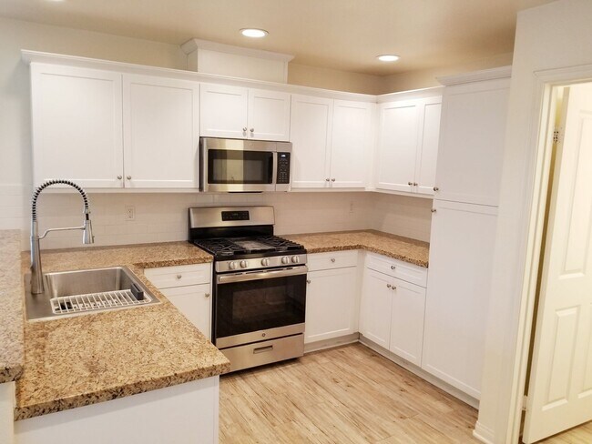 Foto del edificio - Spacious Condo 3 bedrooms, 2 bathrooms Built 2016