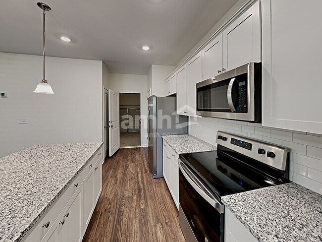 Foto del edificio - 65 Shelby Ct